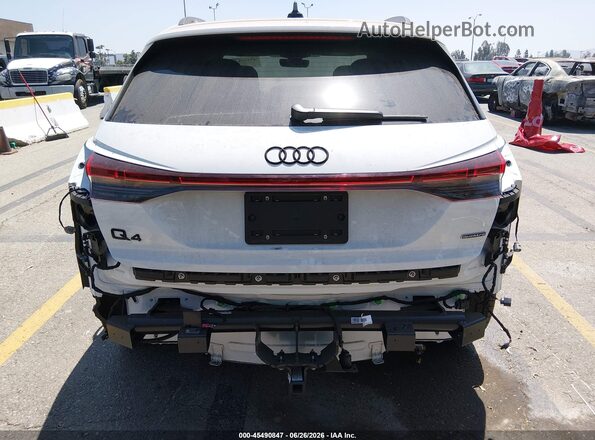 WA1LUBFZ1RP060323 2024 AUDI Q4 White Widok z przodu