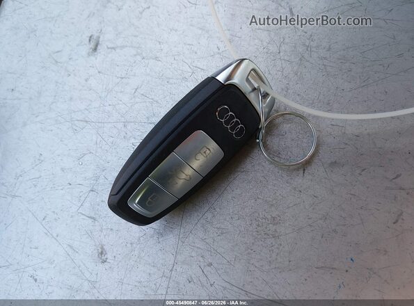 WA1LUBFZ1RP060323 2024 AUDI Q4 White Widok deski rozdzielczej