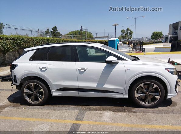WA1LUBFZ1RP060323 2024 AUDI Q4 White Widok wnętrza 360 stopni