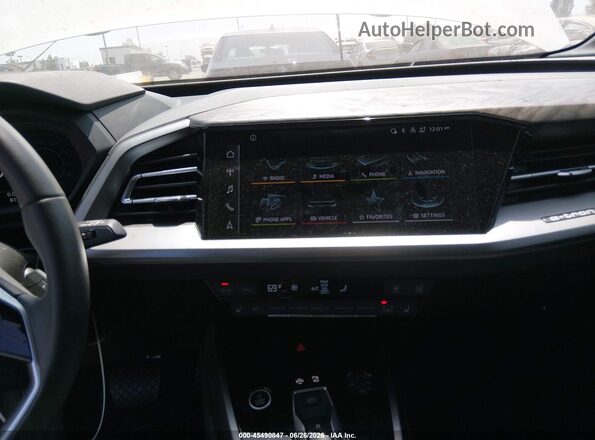 WA1LUBFZ1RP060323 2024 AUDI Q4 White 