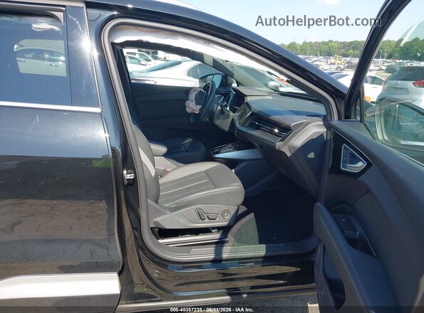 WA1LUBFZ6RP057675 2024 AUDI Q4 Black Widok wnętrza z przodu