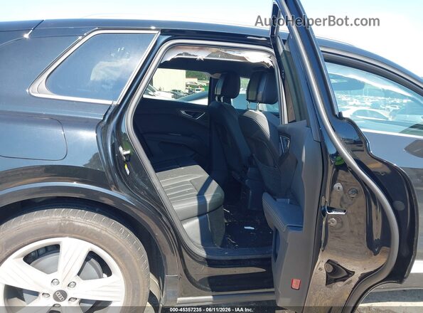 WA1LUBFZ6RP057675 2024 AUDI Q4 Black Widok naklejki z numerem VIN