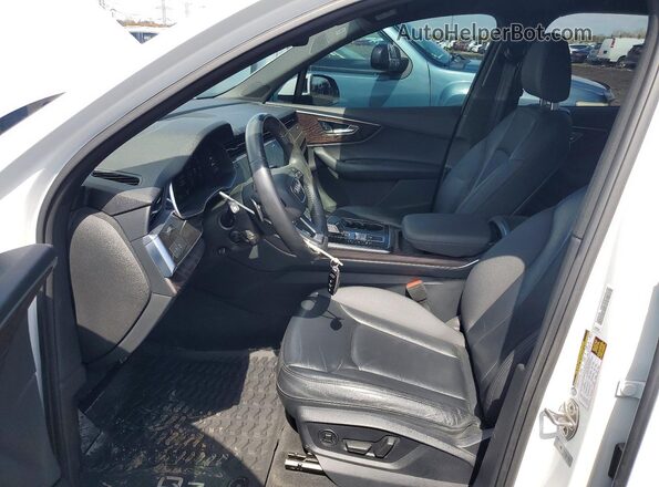 WA1LXAF75LD008217 2020 AUDI Q7 White Vista interior delantera