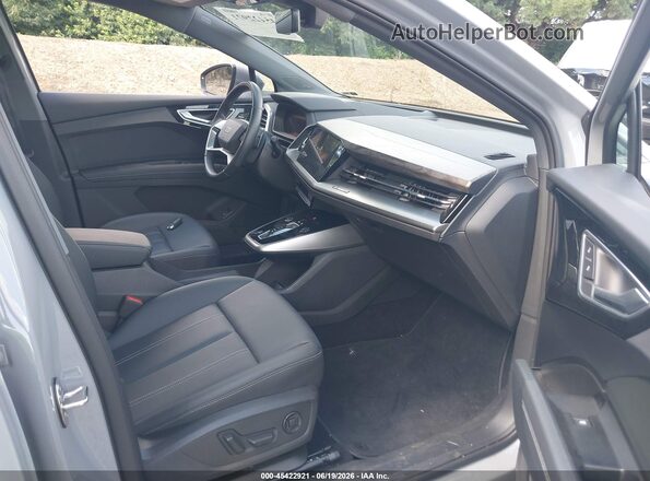 WA1M2BFZ8RP000436 2024 AUDI Q4 Gray Widok wnętrza z przodu