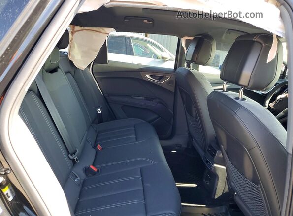 WA1MUBFZ6RP060760 2024 AUDI Q4 Black უკანა სავარძლების ხედი