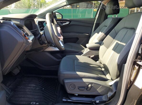 WA1MUBFZ6RP060760 2024 AUDI Q4 Black წინა სალონის ხედი