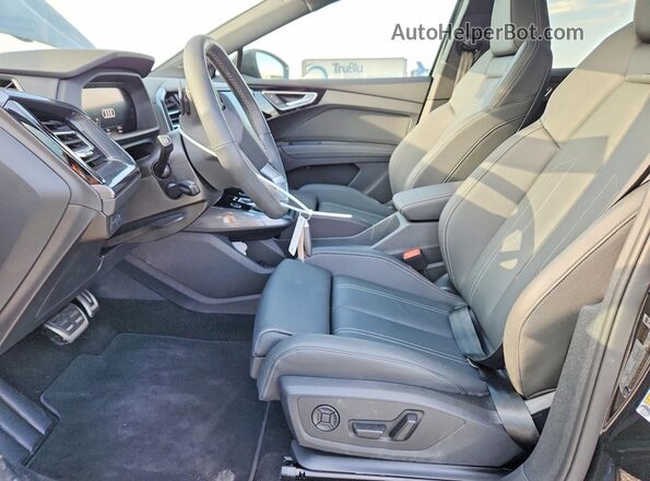 WA1MUBFZXSP059536 2025 AUDI Q4 Black Vista interior delantera