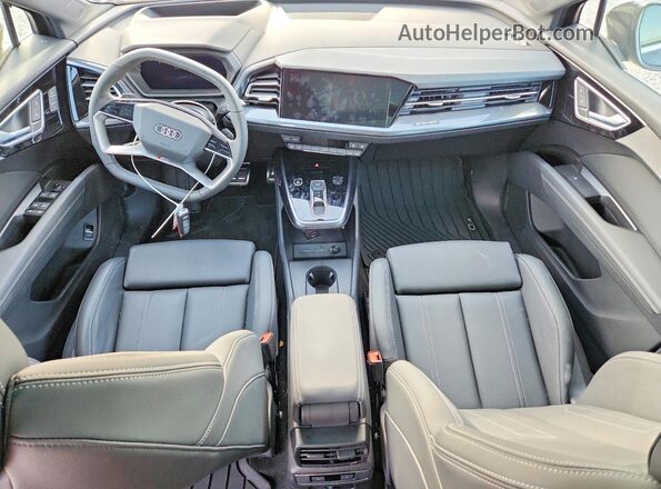WA1MUBFZXSP059536 2025 AUDI Q4 Black Vista del salpicadero