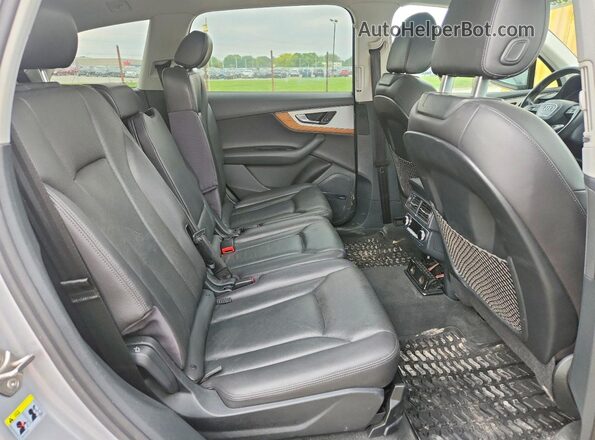 WA1VAAF70HD026402 2017 AUDI Q7 Silver Սալոնի հետևի տեսք