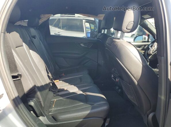 WA1VAAF70HD043040 2017 AUDI Q7 Silver Հետևի նստատեղերի տեսք