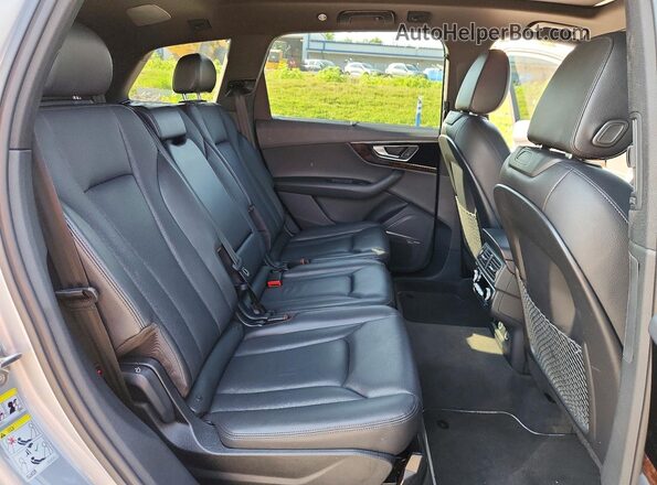 WA1VAAF70JD050396 2018 AUDI Q7 Silver Սալոնի հետևի տեսք