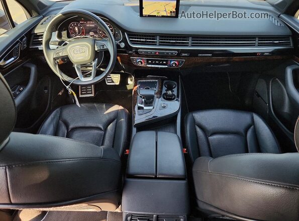 WA1VAAF70JD050396 2018 AUDI Q7 Silver Առջևի վահանակի տեսք