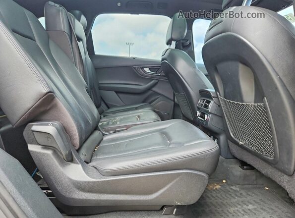 WA1VAAF71JD024910 2018 AUDI Q7 Gray Rear interior view