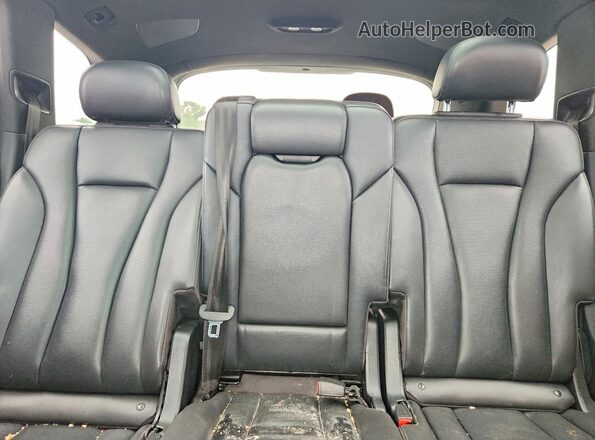 WA1VAAF71JD024910 2018 AUDI Q7 Gray Rear seats view