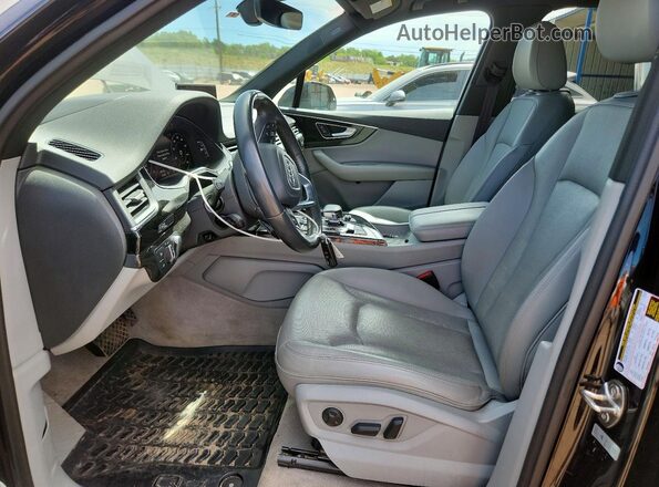 WA1VAAF71JD050908 2018 AUDI Q7 Black Front interior view