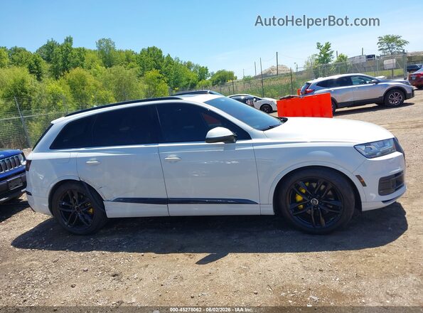 WA1VAAF72JD009624 2018 AUDI Q7 White Widok wnętrza z tyłu