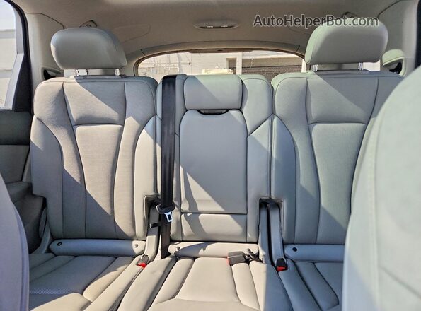 WA1VAAF72JD016234 2018 AUDI Q7 White Rear seats view