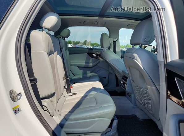WA1VAAF72JD016234 2018 AUDI Q7 White Rear interior view