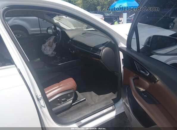WA1VAAF72JD020249 2018 AUDI Q7 White Вид салону спереду