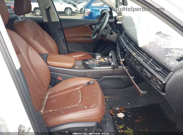 WA1VAAF72KD024089 2019 AUDI Q7 Белый Вид салона спереди