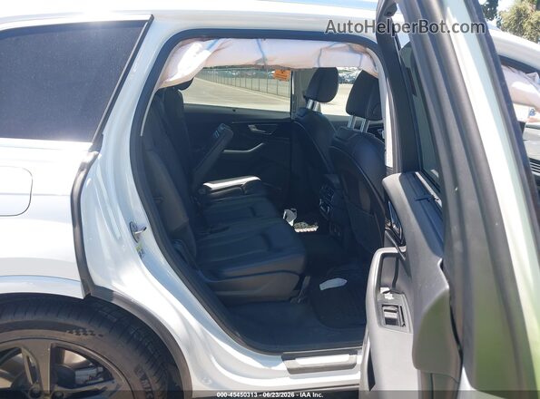 WA1VAAF75KD004080 2019 AUDI Q7 White Vista de la etiqueta del VIN