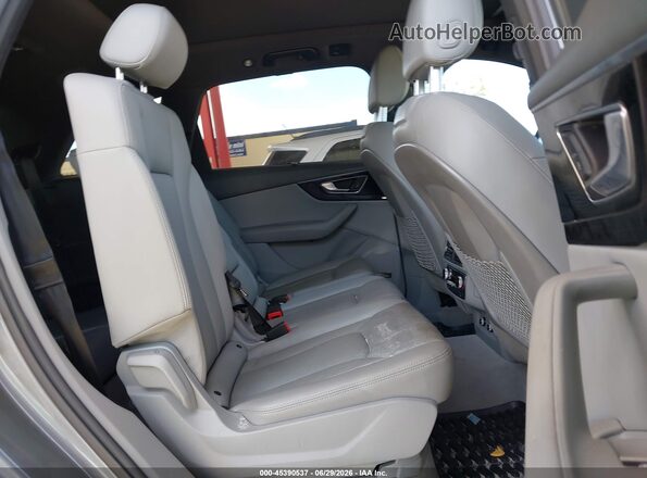 WA1VAAF77JD030968 2018 AUDI Q7 Silver Widok naklejki z numerem VIN