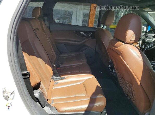 WA1VAAF79HD033316 2017 AUDI Q7 White Вид задніх сидінь