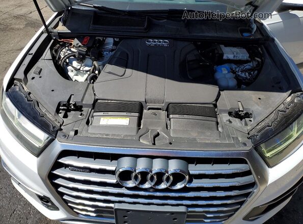 WA1VAAF79HD033316 2017 AUDI Q7 White Вид задньої частини салону