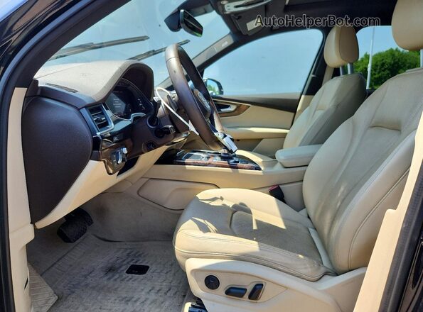 WA1VAAF7XHD036659 2017 AUDI Q7 Blue Front interior view