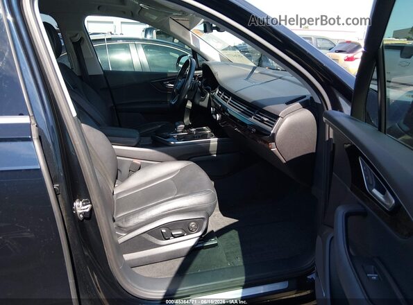 WA1VAAF7XJD008981 2018 AUDI Q7 Blue Вид салону спереду