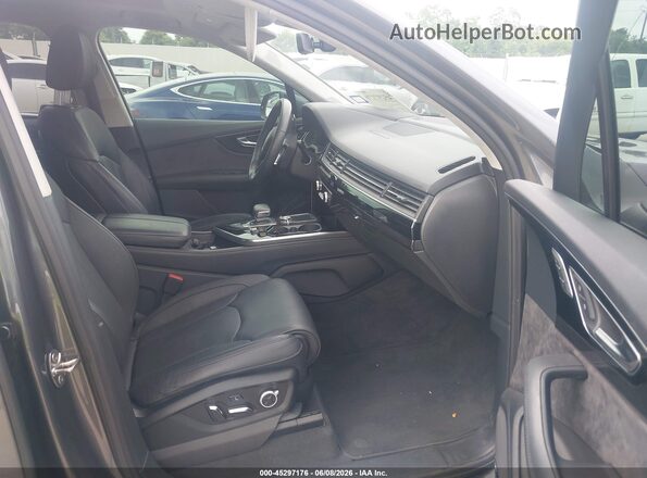WA1VAAF7XKD015141 2019 AUDI Q7 Gray Front interior view