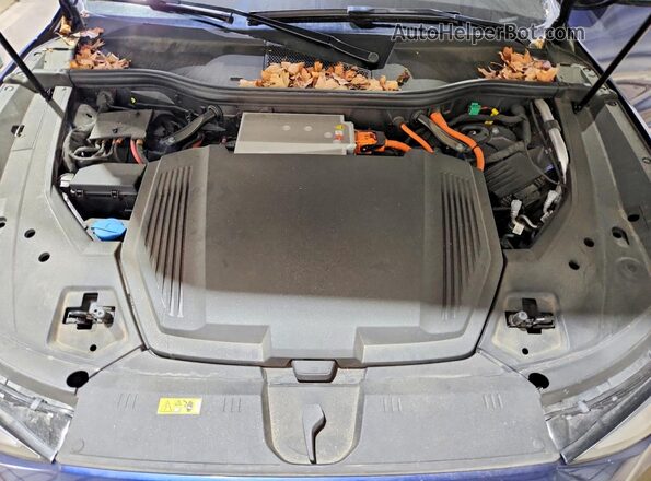 WA1VABGE0NB015345 2022 AUDI E-TRON Синий Вид подкапотного пространства