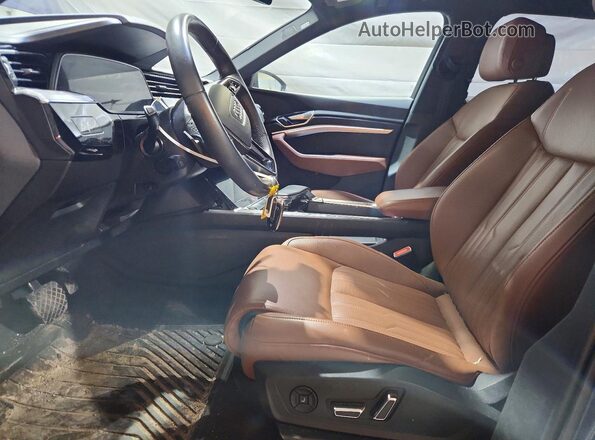 WA1VABGE0NB015345 2022 AUDI E-TRON Синий Вид салона спереди