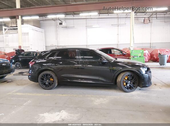 WA1VABGE8PB001101 2023 AUDI E-TRON Черный Вид задней части салона