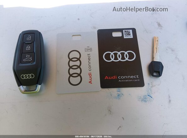 WAU55CFN0TN024184 2026 AUDI A6 Белый Вид панели приборов