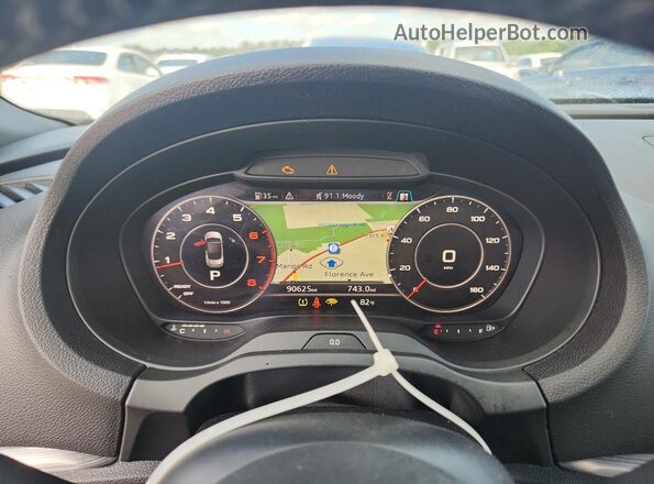 WAU5ULFF3J1083472 2018 AUDI A3 Gray Սարքավորումների վահանակի տեսք