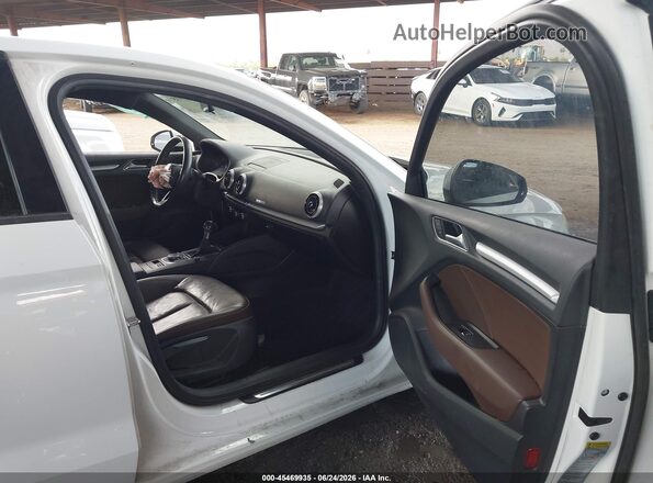 WAUAUGFF8H1046708 2017 AUDI A3 White Vista interior delantera