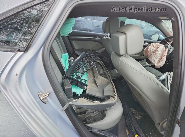 WAUB8GFF3H1042073 2017 AUDI A3 Silver Widok tylnych siedzeń