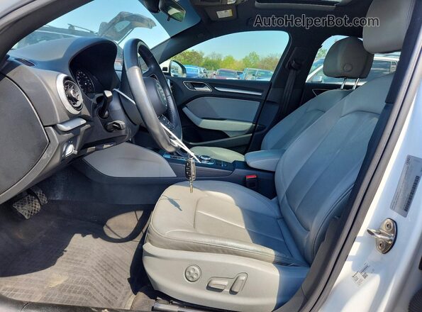WAUBEGFFXKA081307 2019 AUDI A3 Белый Вид салона спереди