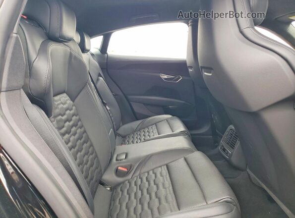 WAUBHBFW0R7900522 2024 AUDI RS Black Widok tylnych siedzeń