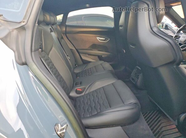 WAUDJBFW9P7006481 2023 AUDI E-TRON Gray Widok tylnych siedzeń