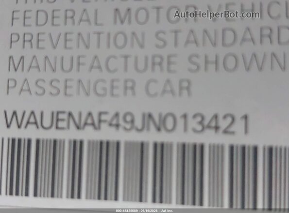 WAUENAF49JN013421 2018 AUDI A4 White Vista del compartimento del motor
