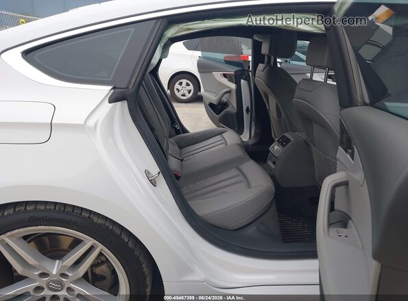 WAUENCF53KA059503 2019 AUDI A5 White Widok naklejki z numerem VIN
