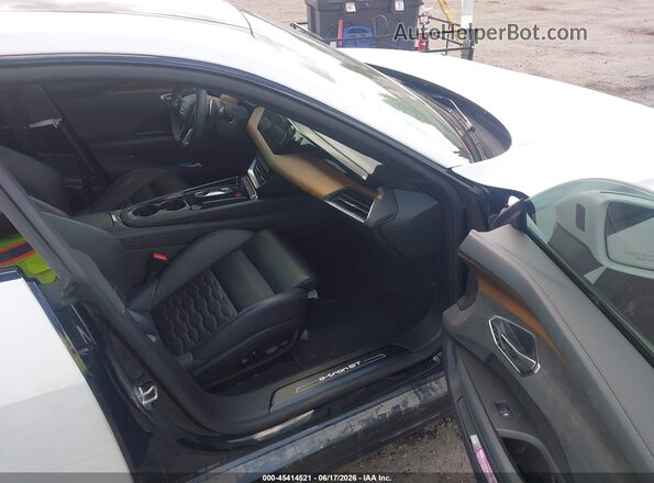 WAUFJBFW5R7004741 2024 AUDI E-TRON White Widok wnętrza z przodu