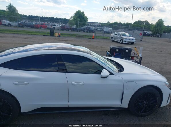 WAUFJBFW5R7004741 2024 AUDI E-TRON White Widok wnętrza z tyłu