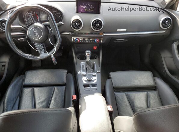 WAUGUGFF2J1039172 2018 AUDI A3 Red Vista del salpicadero