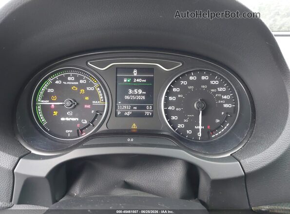 WAUTPBFF0HA058080 2017 AUDI A3 White Widok tylnych siedzeń