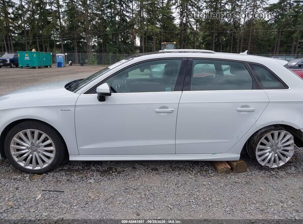 WAUTPBFF0HA058080 2017 AUDI A3 White Widok wnętrza 360 stopni
