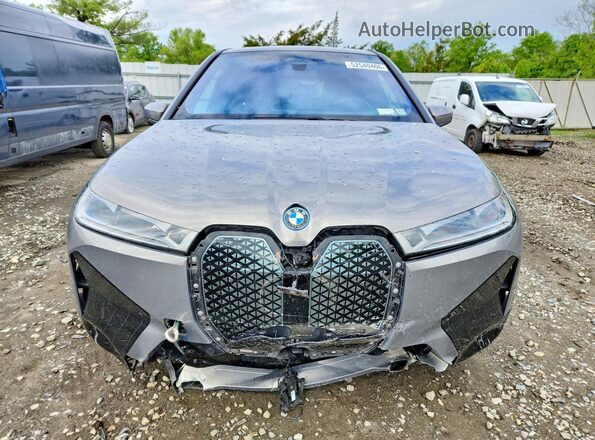 WB523CF00RCP93381 2024 BMW IX Gray Вид спереду
