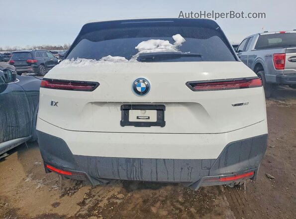 WB523CF08PCM08193 2023 BMW IX White Vista trasera